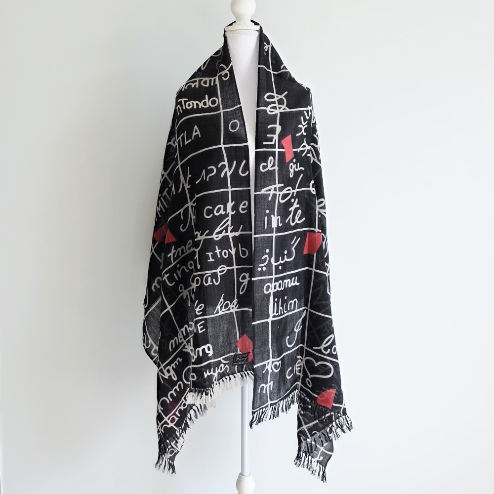 Cashmere Wrappings Paris Love Wall 100% Fine Wool Black/Red Letters Scarf